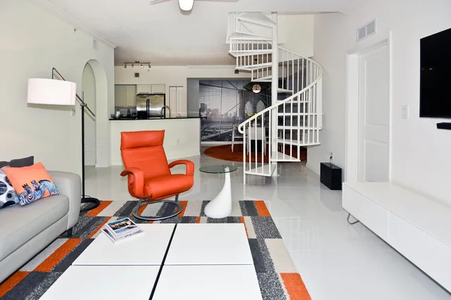 The Astor Unit 502 photo 9