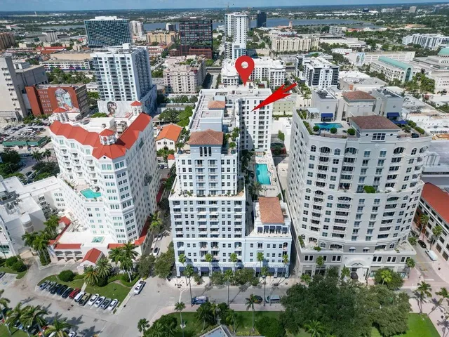 The Strand Unit 1317 photo 3