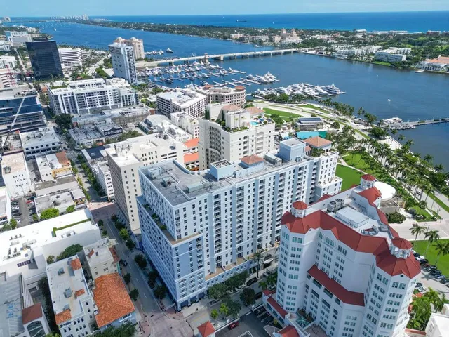 The Strand Unit 1317 photo 4