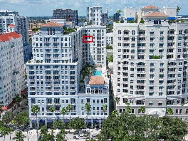 The Strand Unit 1317 photo 8
