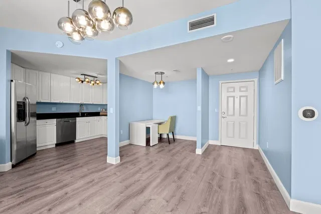 The Strand Unit 1317 photo 9
