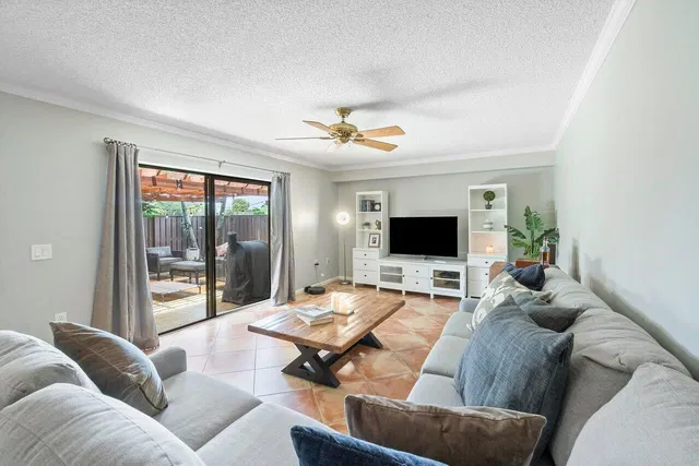  Residence photo 5