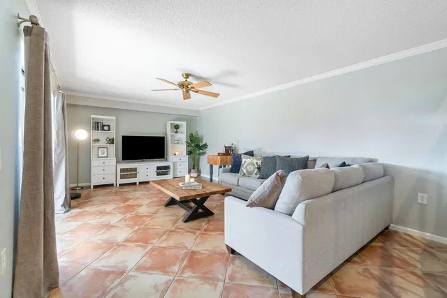  Residence photo 6
