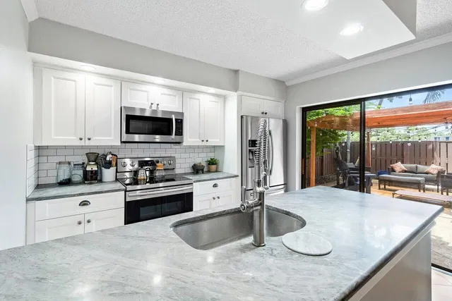  Residence photo 9