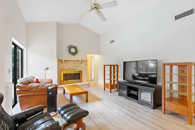 Residence photo 10
