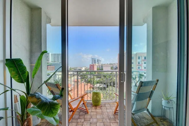 City Palms Unit 709 photo 4