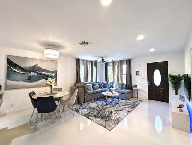 NOMAR West Palm Beach Residence photo 4