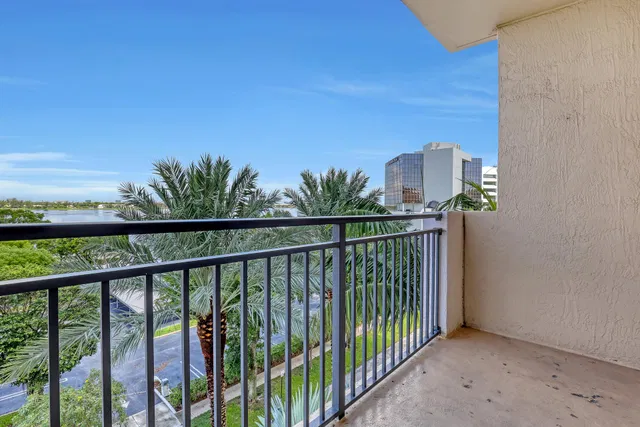 The Montecito Unit 506 photo 14