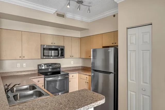 The Montecito Unit 506 photo 20