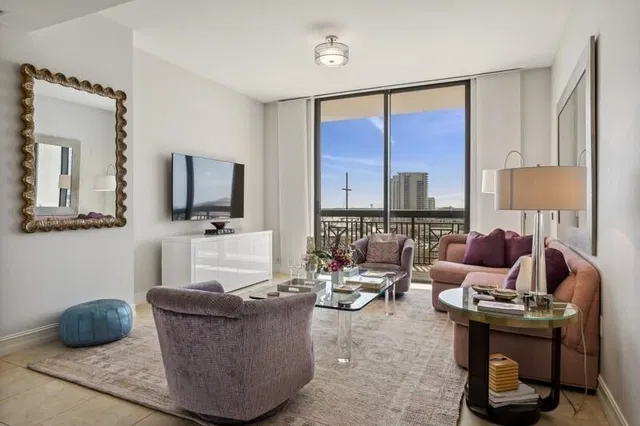 One City Plaza Unit 905 photo 2