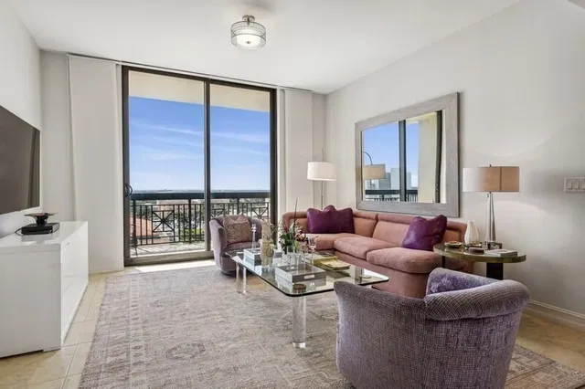 One City Plaza Unit 905 photo 3