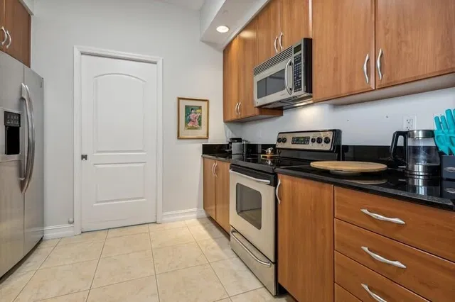 One City Plaza Unit 905 photo 8