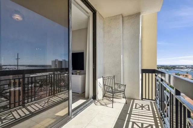 One City Plaza Unit 905 photo 23