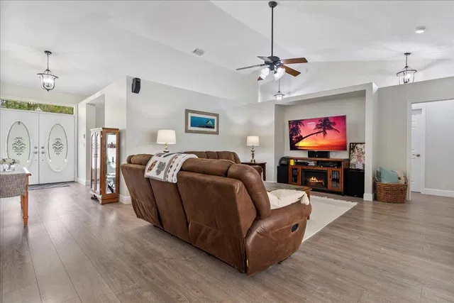 Residence photo 8