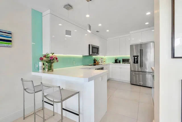 Palm Beach Towers, Palm Beach Unit 122b photo 6