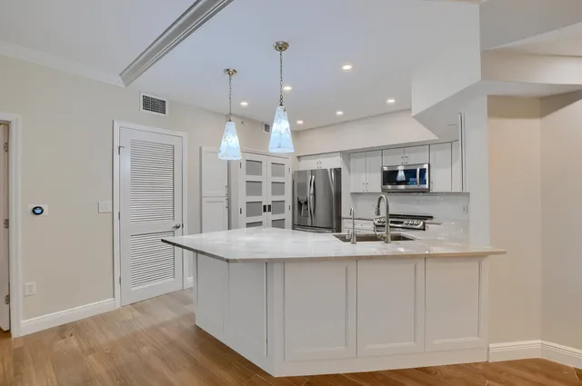 The Astor Unit 313 photo 6