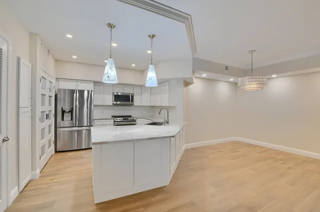The Astor Unit 313 photo 7