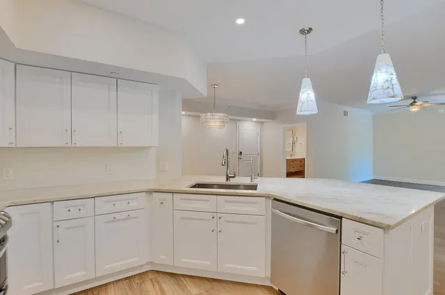 The Astor Unit 313 photo 9