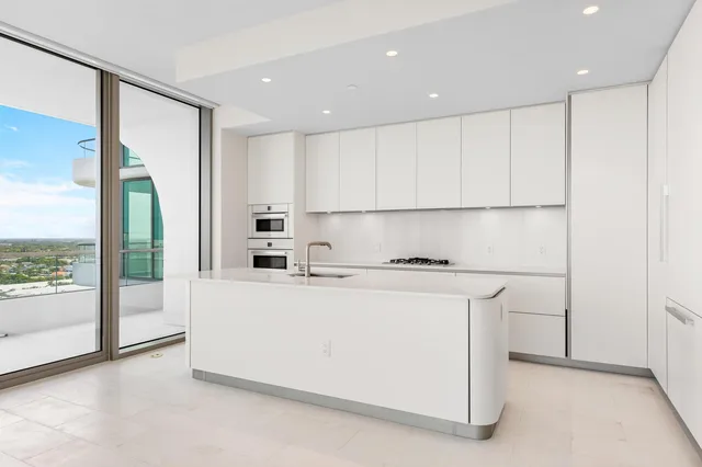 La Clara Palm Beach Unit 1602 photo 4