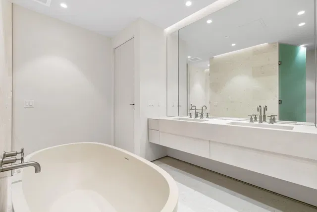 La Clara Palm Beach Unit 1602 photo 9