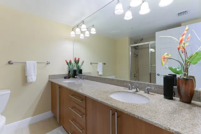 610 Clematis Unit 513 photo 12