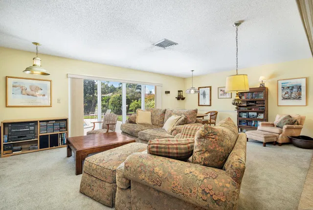 Residence photo 3