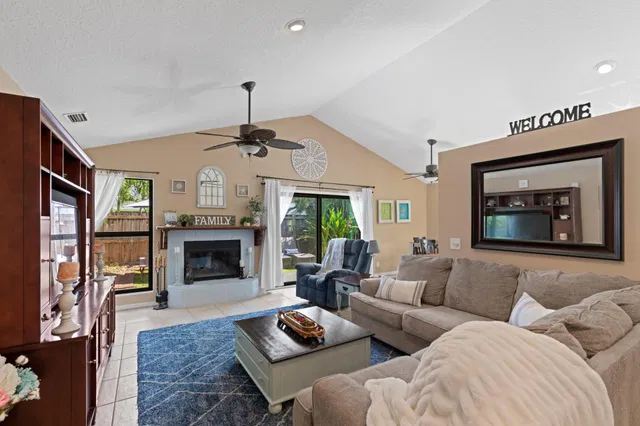 Residence photo 5