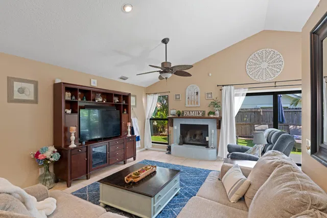 Residence photo 6