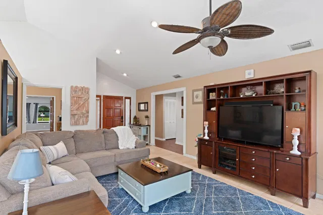 Residence photo 18