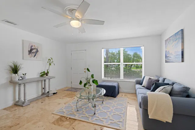 Residence photo 9
