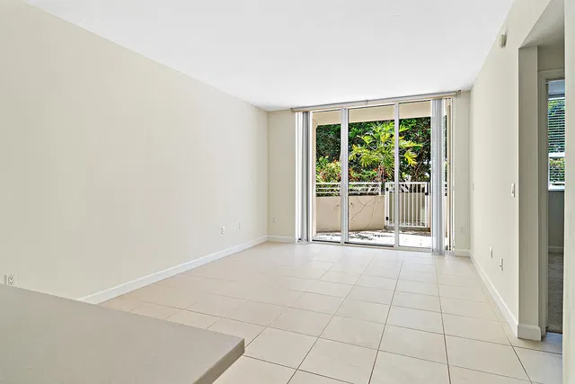 City Palms Unit 614 photo 8