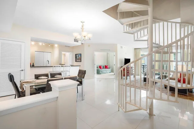 The Astor Unit 412 photo 2