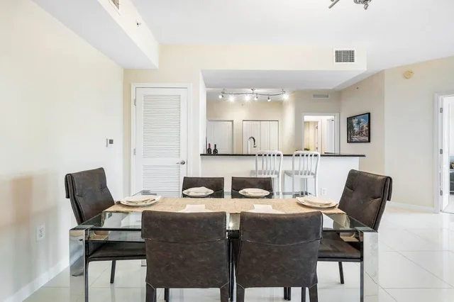 The Astor Unit 412 photo 3