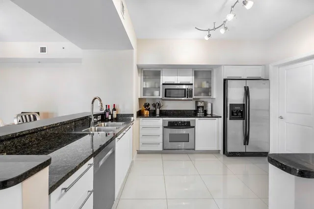 The Astor Unit 412 photo 5