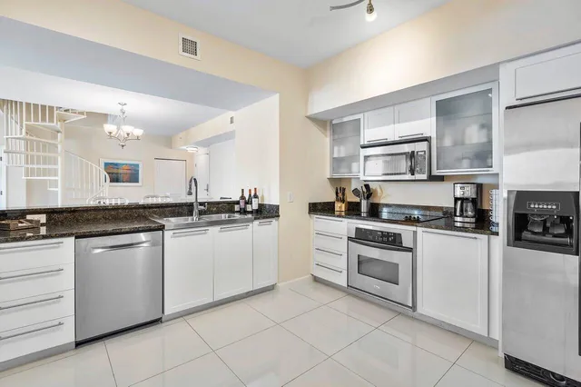 The Astor Unit 412 photo 6