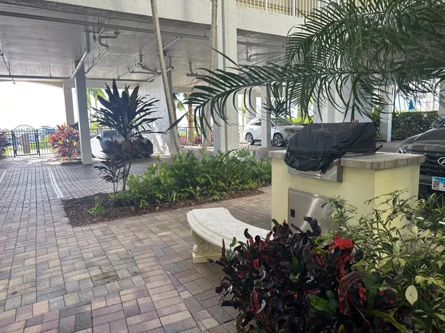 Harborage Yacht Club Unit 302 photo 8