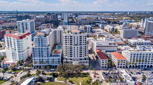Esplanade Grande Unit 1401 photo 2