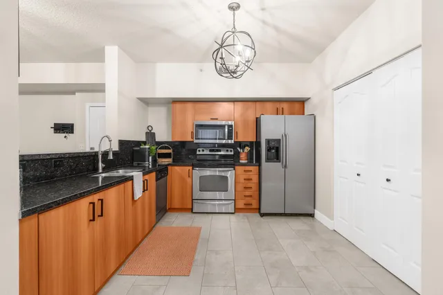 Pineapple Grove Village Condominiums Unit 1411 photo 7