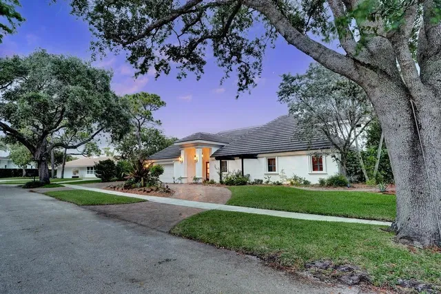 Boca Bath & Tennis Residence photo 9
