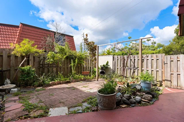 Residence photo 3