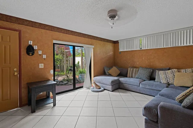 Residence photo 5