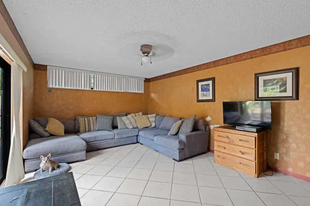 Residence photo 6