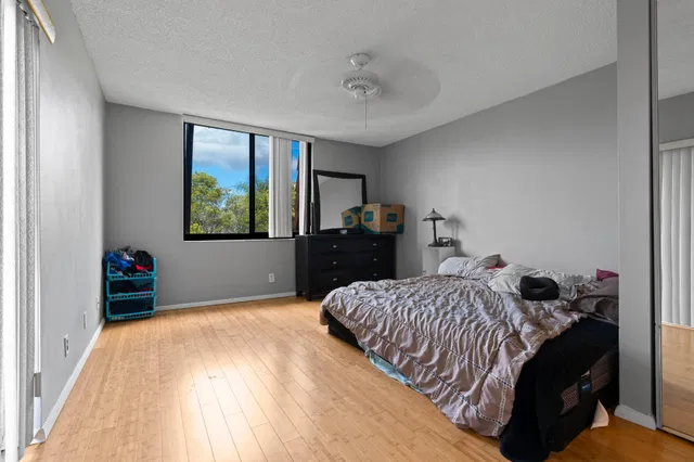 Residence photo 16