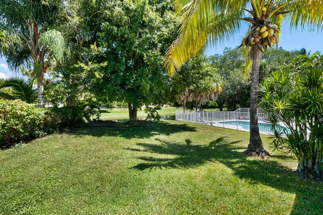 Boca Bath & Tennis Residence photo 6