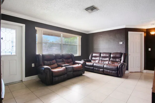  Residence photo 4