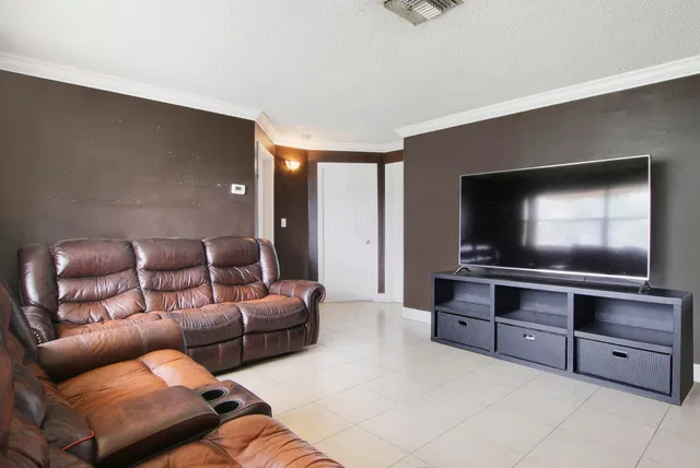  Residence photo 5