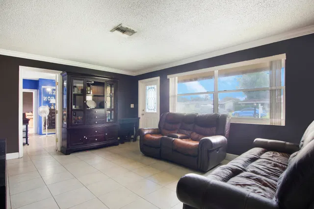  Residence photo 6