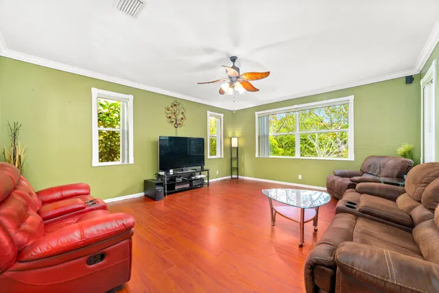  Residence photo 9