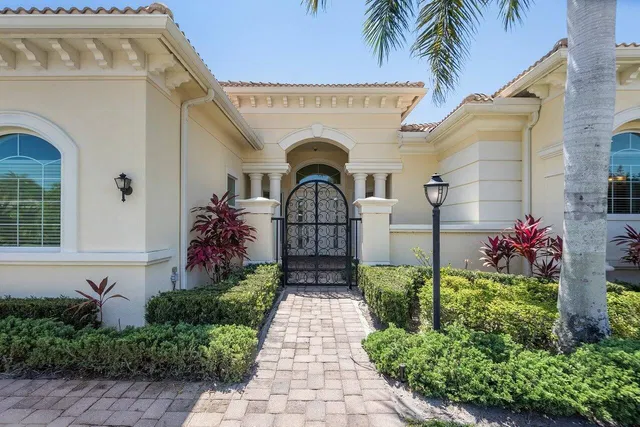 Residence photo 3
