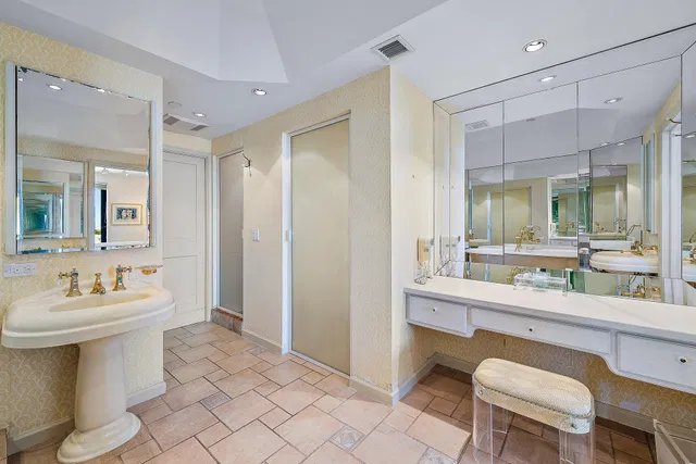 Palm Beach Biltmore Unit 608 photo 9